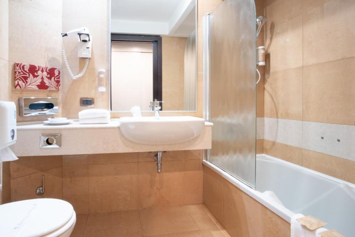 Hotel Imperatori Рим Экстерьер фото