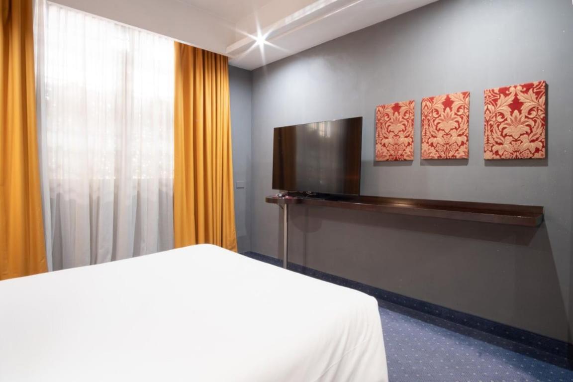 Hotel Imperatori Рим Экстерьер фото