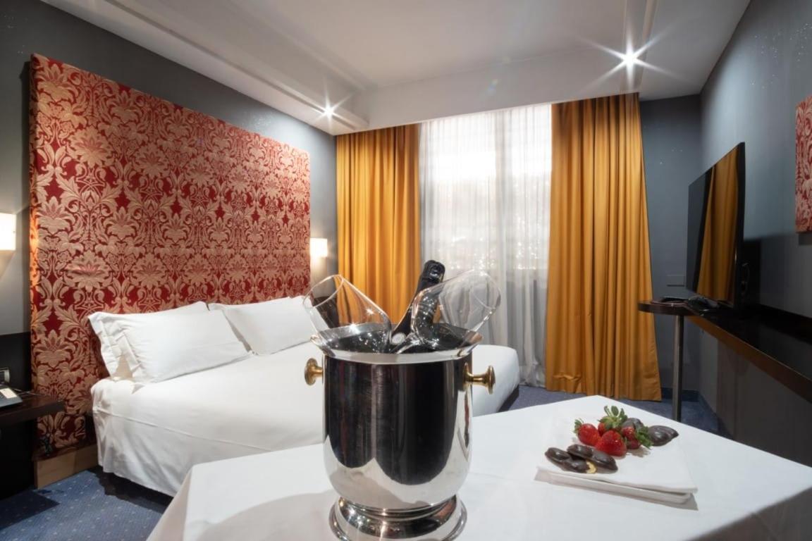 Hotel Imperatori Рим Экстерьер фото