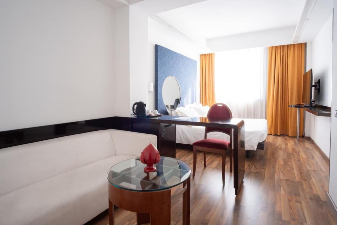 Hotel Imperatori Рим Экстерьер фото